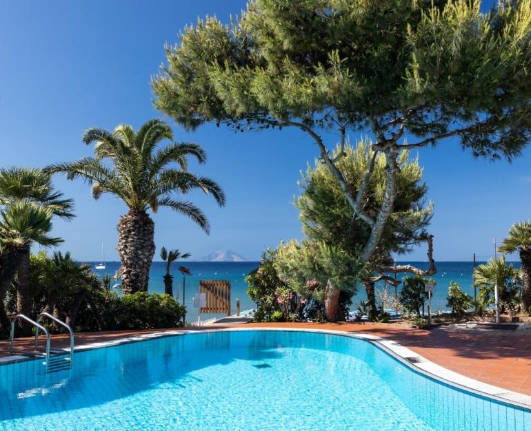 elbahotelantares en swimming-pool 010